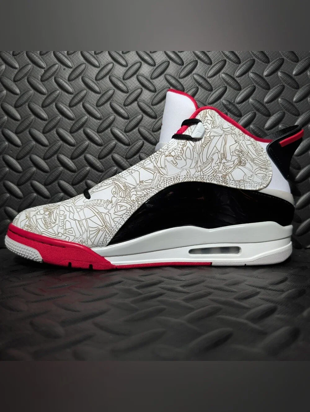Jordan Dub Zero 'Varsity Red' laser bred 311046-160 size 12 .........(kp22)- no